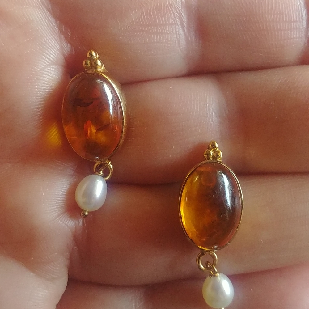 LB 925 Silver Oval Amber /Pearl Drops Stud Earrings